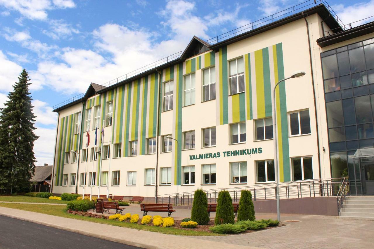 Valmieras Tehnikuma Dienesta Viesnica Kültér fotó
